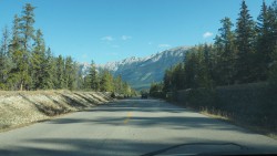 Der Weg zum Maligne Lake