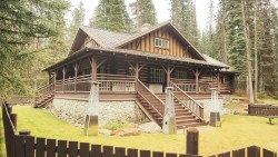 Schweizer Chalet am Lake Louise